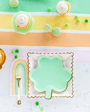 Load image into Gallery viewer, Pastel Clover Shaped Plate